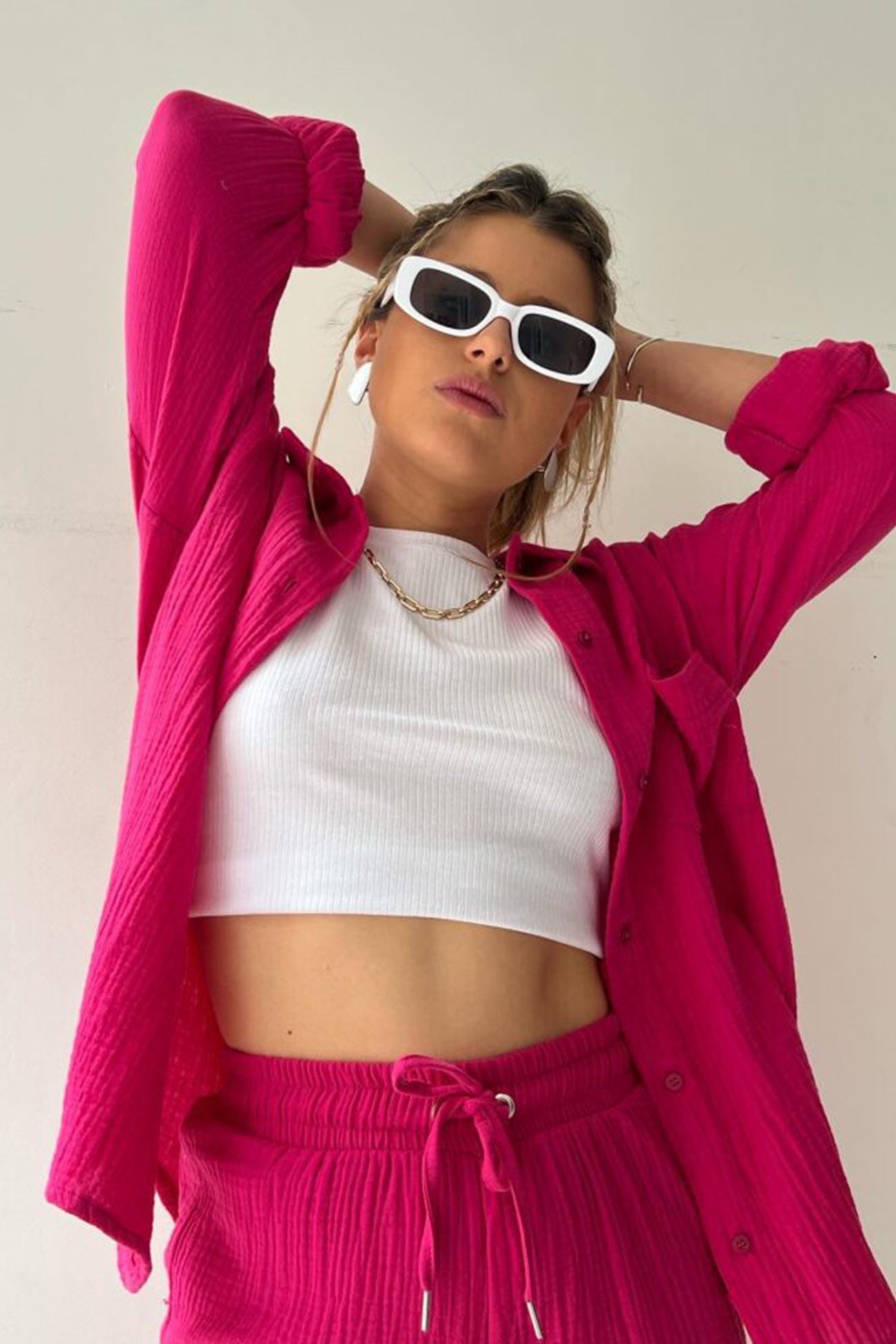 CD | Cămașă slim-fit cu mânecă lungă și pantaloni scurți asortați pentru femei