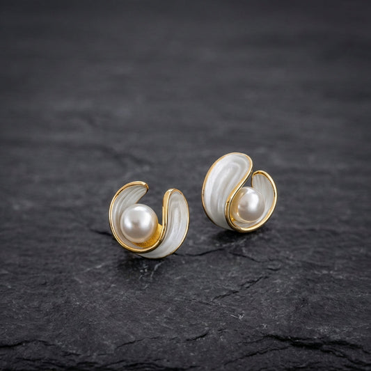 Luxury Earrings With White Opal And Pearls In Gold