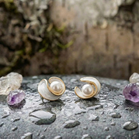 Luxury Earrings With White Opal And Pearls In Gold