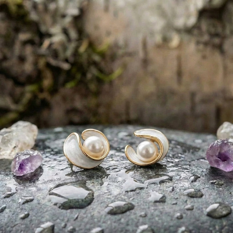 Luxury Earrings With White Opal And Pearls In Gold