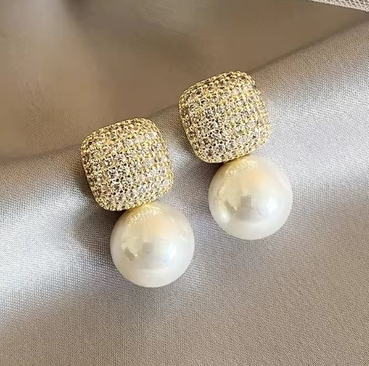 Luxury Shiny Pearl Stud