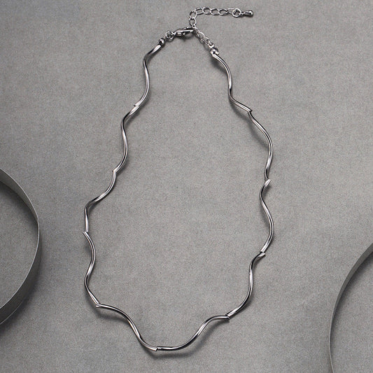Minimalist Wavy Necklace