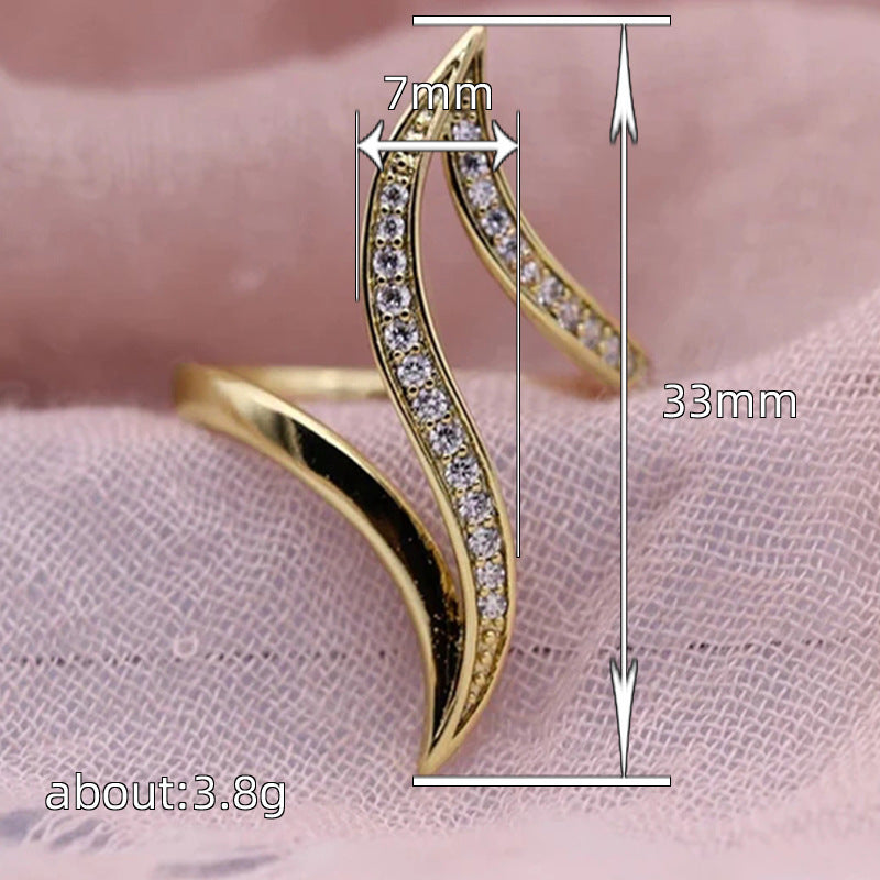 Elegant Flame Gold Twist Ring