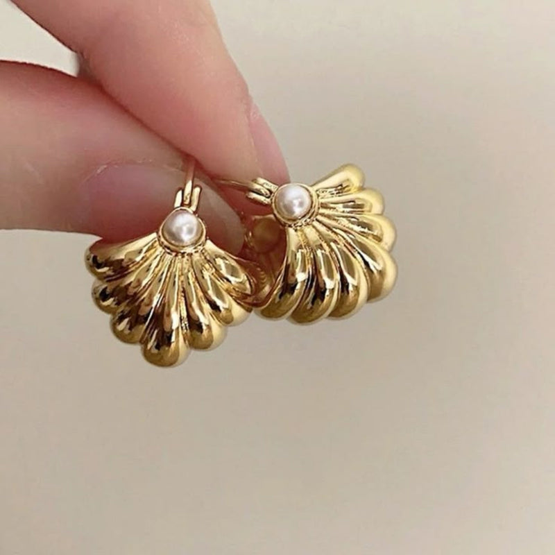 Gold Shell Pearl Earrings
