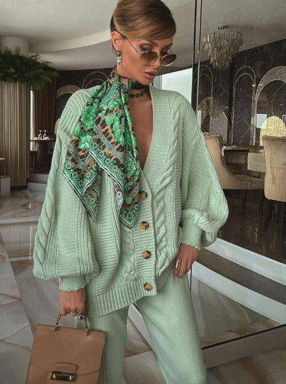 CD | Set fermecător din două piese cu cardigan tricotat și pantaloni confortabili