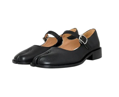 CD | Flats din piele cu deget despicat