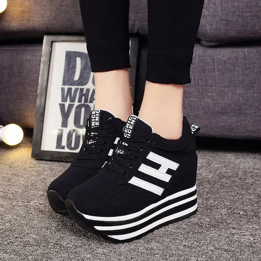 Ortopedice Adidași versatile și de susținere