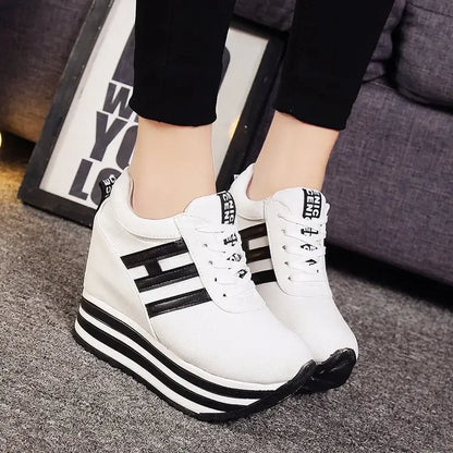 Ortopedice Adidași versatile și de susținere
