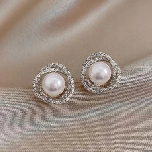 Shiny Spiral Earrings With Elegant Pearls