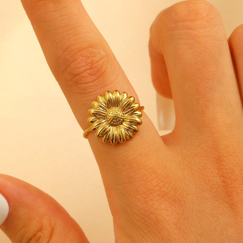 Statement Gold Daisy Ring