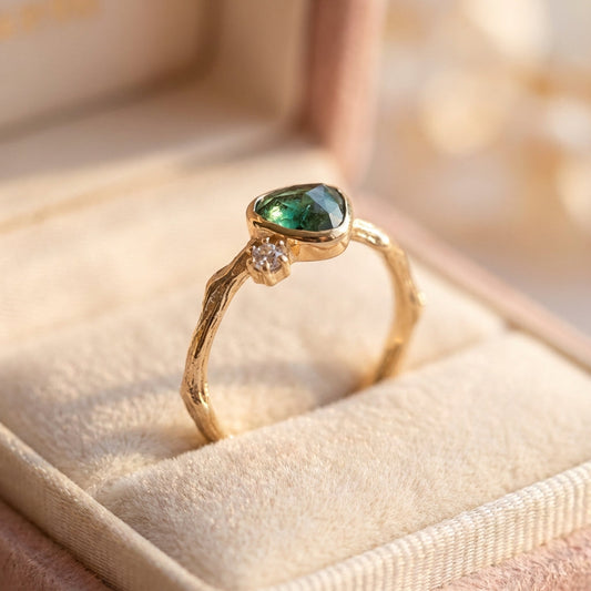 Vintage Gold Blue Stone Ring