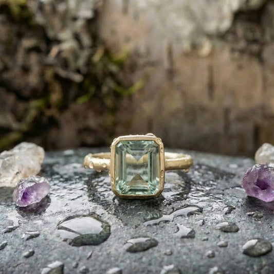 Vintage Inlaid Green Glass Gold Ring
