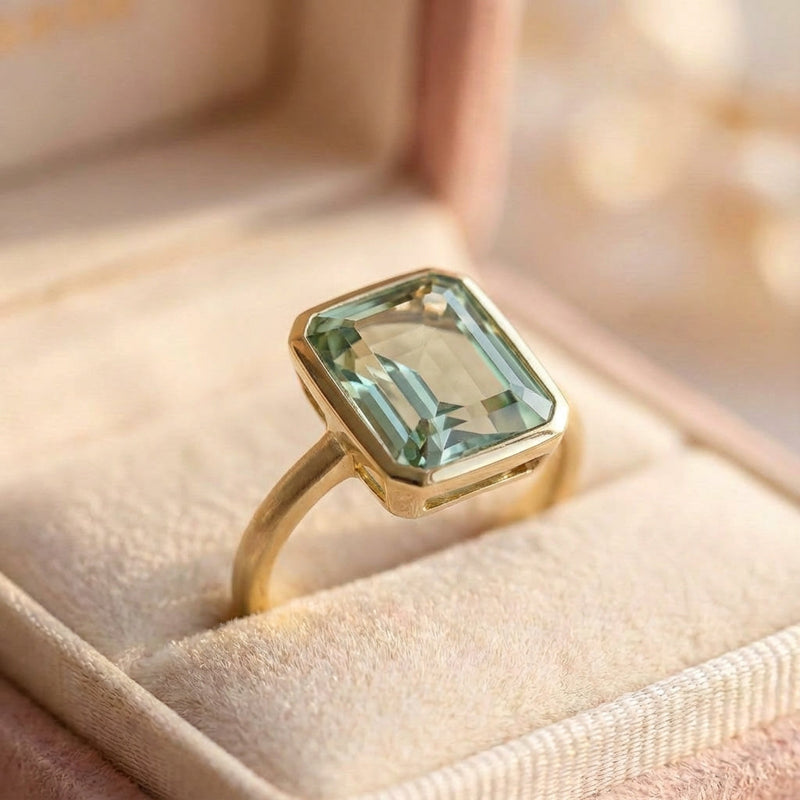 Vintage Inlaid Green Glass Gold Ring