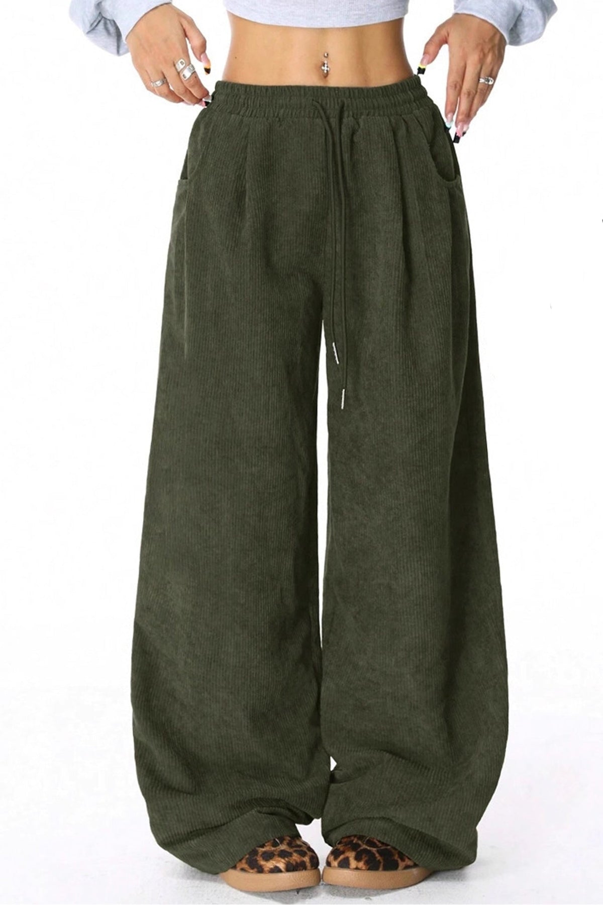 Effortlessly Elegant Pants with a Timeless Design