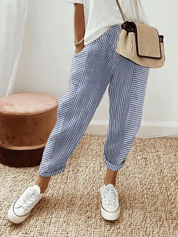 CD | Pantaloni casual pentru femei cu un model în dungi într-un aspect trendy