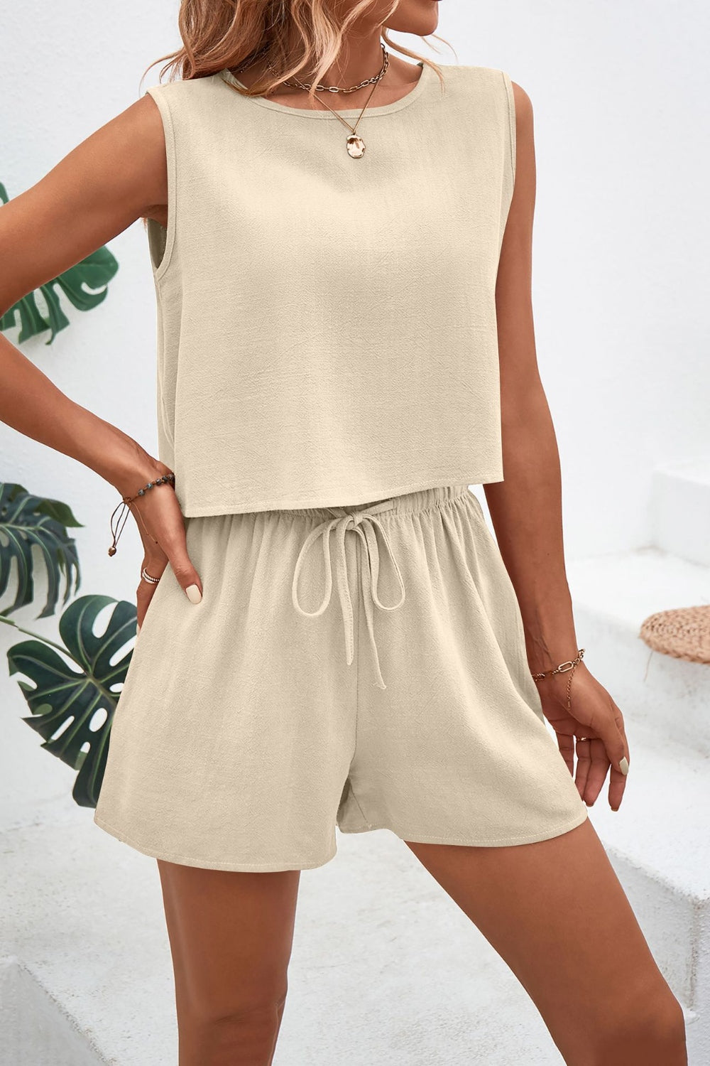 CD | Tricou cu gât rotund și pantaloni scurți cu cordon
