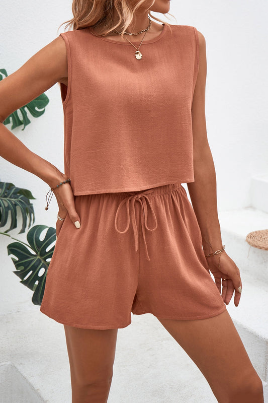 CD | Tricou cu gât rotund și pantaloni scurți cu cordon