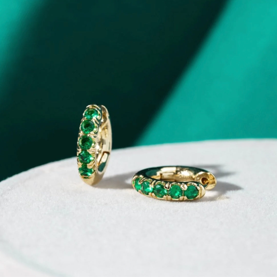 Nut Earrings With Green Zirconia In Gold