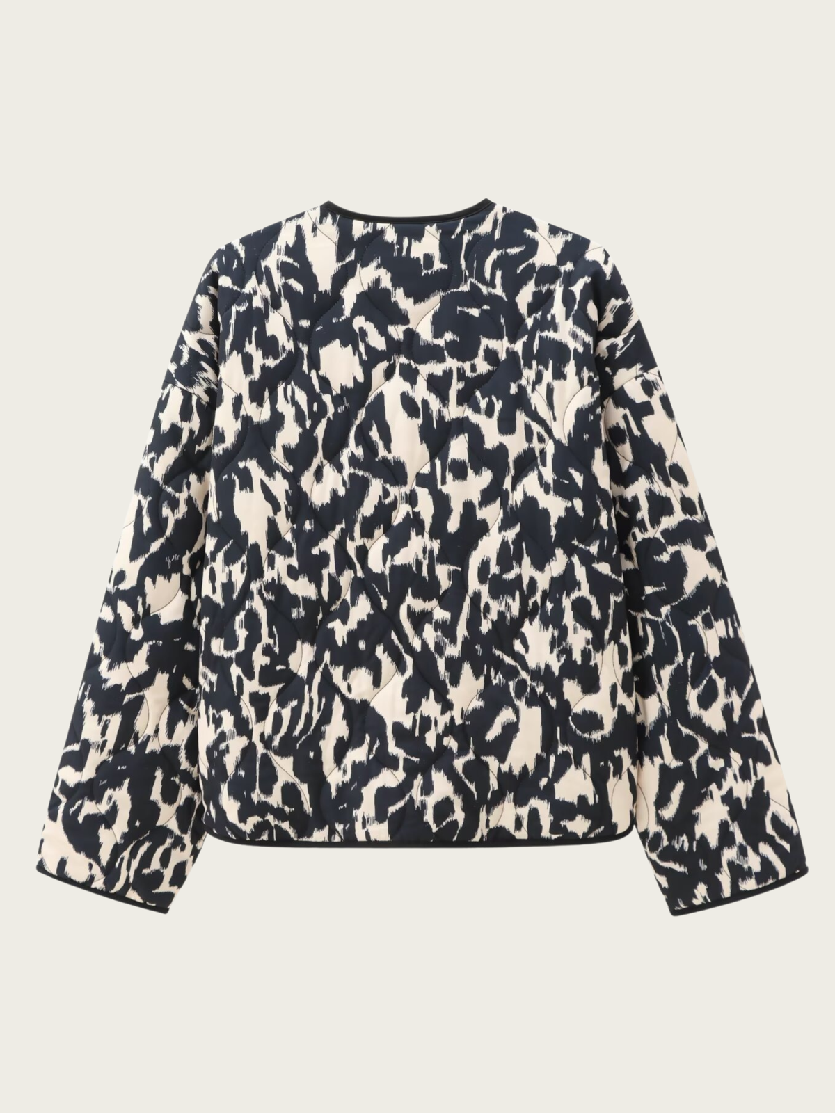 Well Tailored Jacket with a Graceful Silhouette