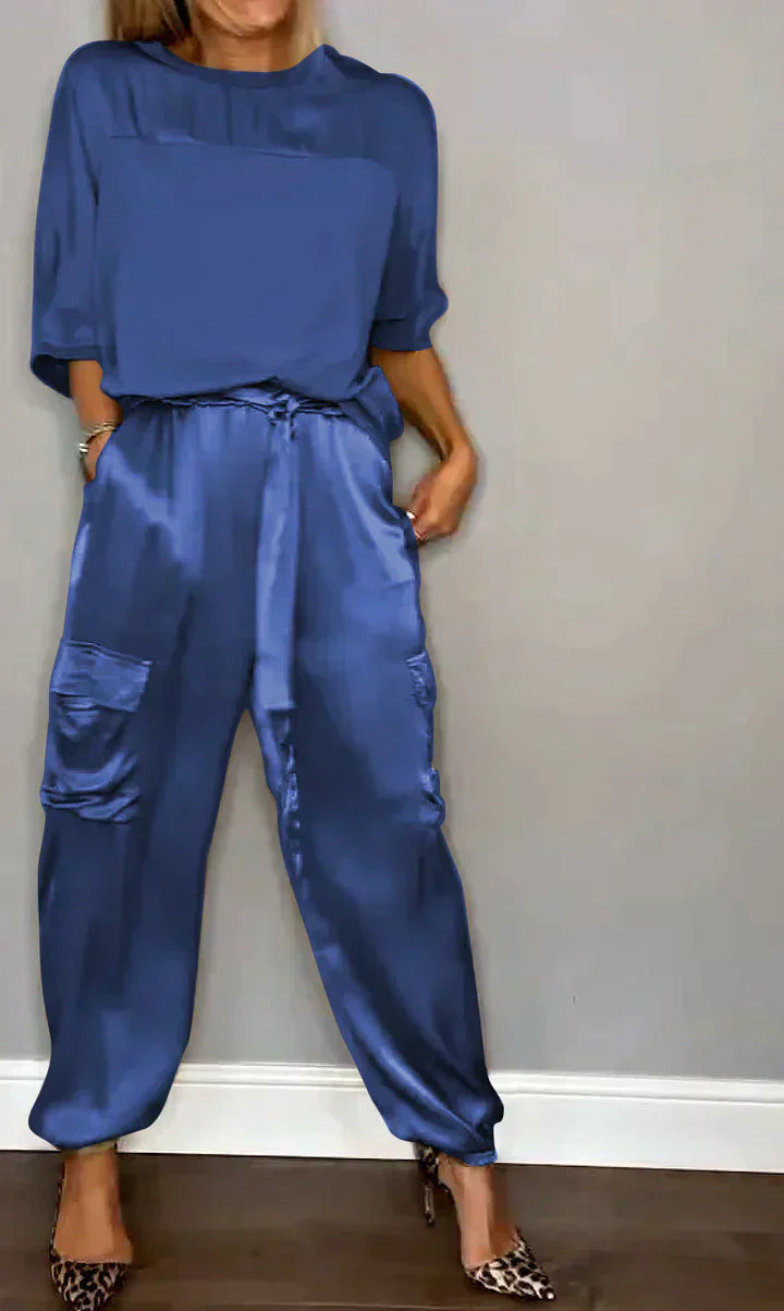 CD | Costum din două piese din satin neted cu partea de sus pe jumătate lungă și pantaloni pe jumătate lungi pentru femei