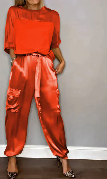 CD | Costum din două piese din satin neted cu partea de sus pe jumătate lungă și pantaloni pe jumătate lungi pentru femei