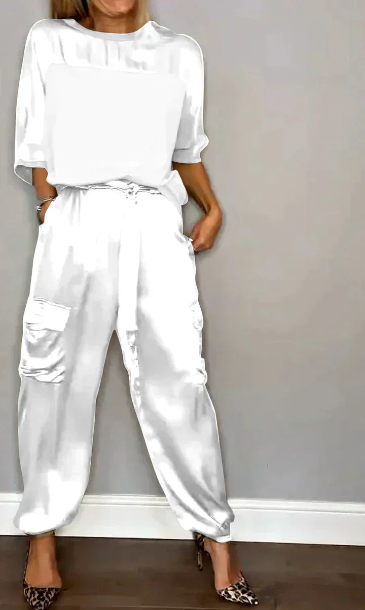 CD | Costum din două piese din satin neted cu partea de sus pe jumătate lungă și pantaloni pe jumătate lungi pentru femei