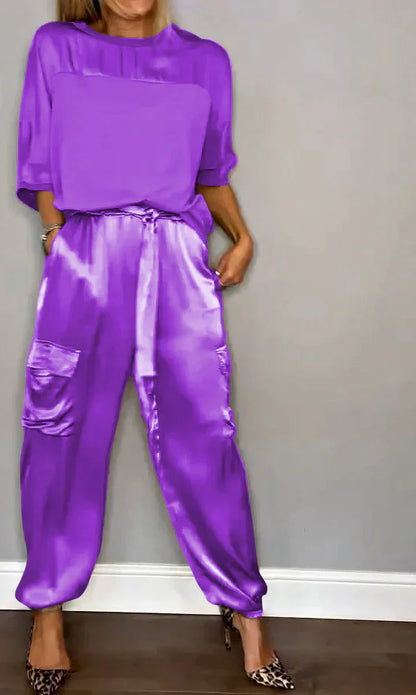 CD | Costum din două piese din satin neted cu partea de sus pe jumătate lungă și pantaloni pe jumătate lungi pentru femei