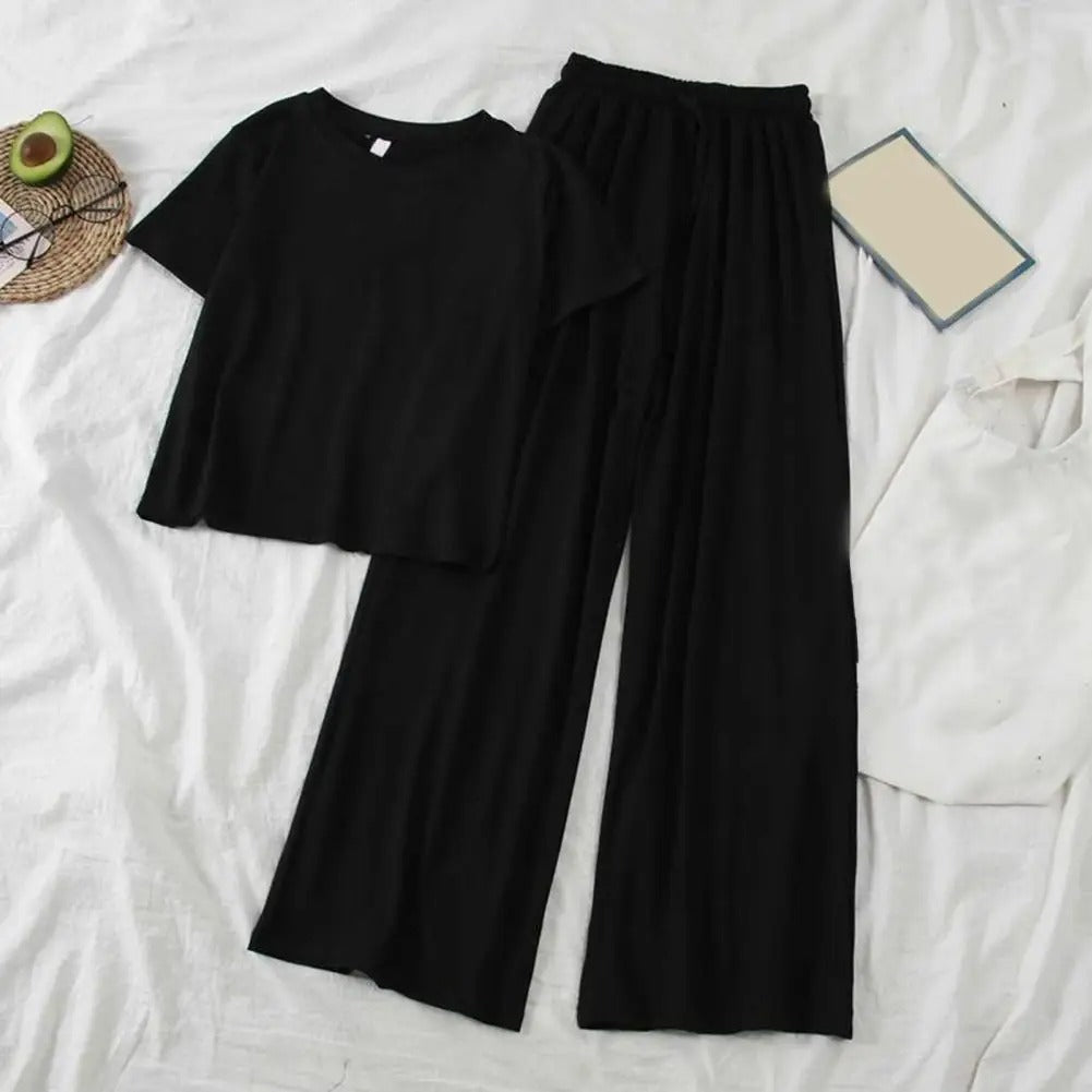 CD | Tricou și pantaloni cu decolteu rotund