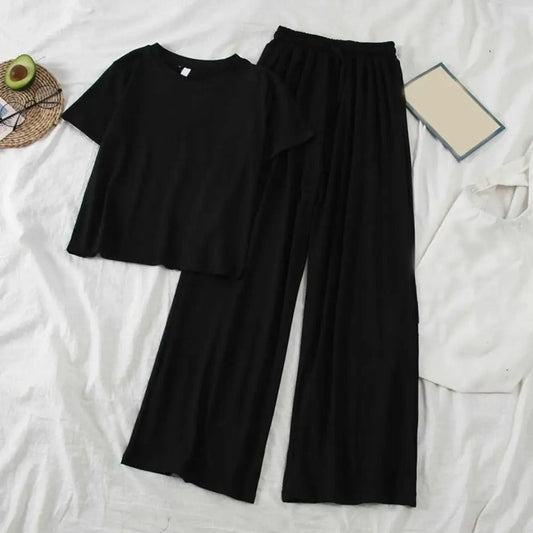CD | Tricou și pantaloni cu decolteu rotund