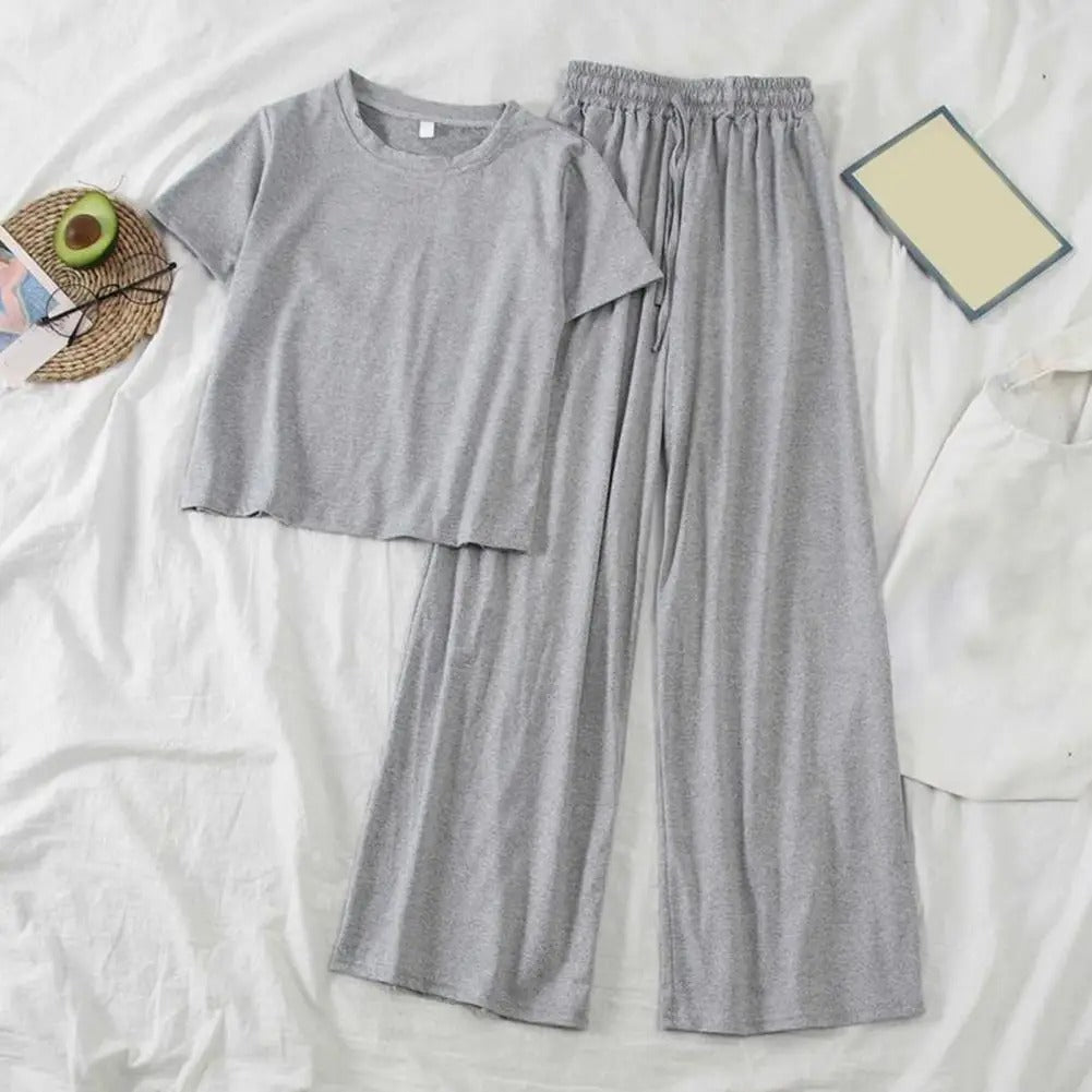 CD | Tricou și pantaloni cu decolteu rotund