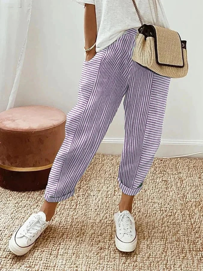 CD | Pantaloni casual pentru femei cu un model în dungi într-un aspect trendy