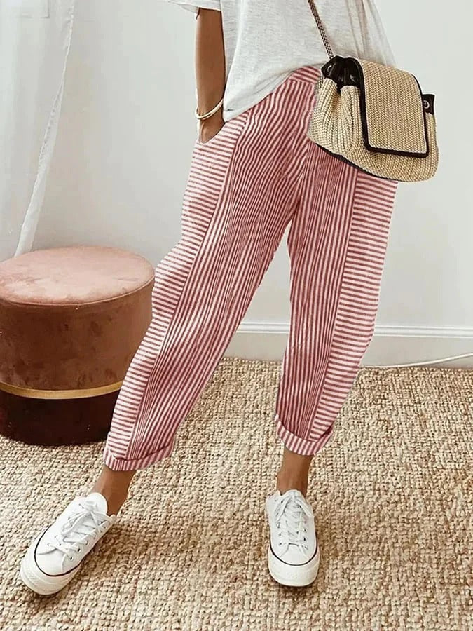 CD | Pantaloni casual pentru femei cu un model în dungi într-un aspect trendy